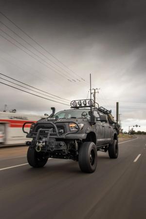 Toyota Tundra CrewMax 4x4 Zombie Apocalypse 2013 года 